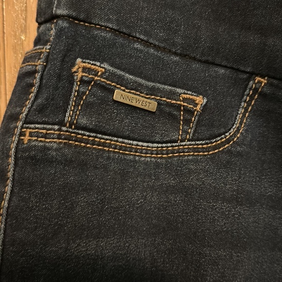 Beautiful NINE WEST pull on jeans - Picture 2 of 9